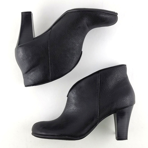 A2 Aerosoles Heelrest Gold Role Black Faux Leather Heeled Ankle Boots Size 7.5 - Picture 2 of 15